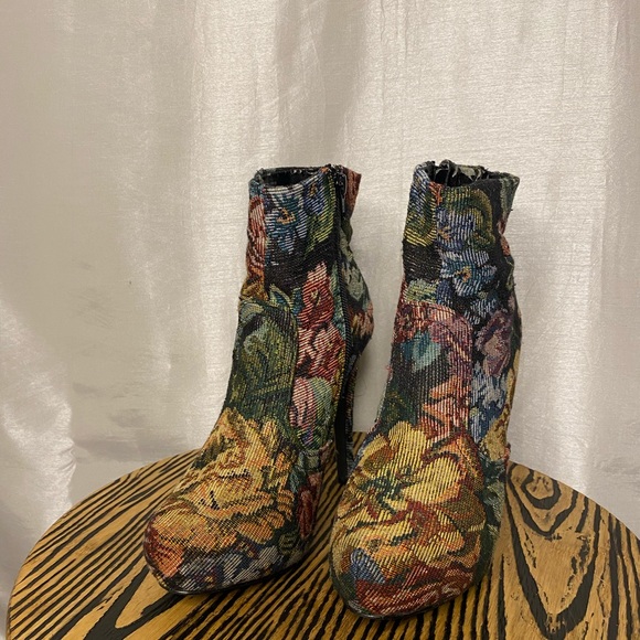 Floral Stiletto Bootie - Picture 2 of 4